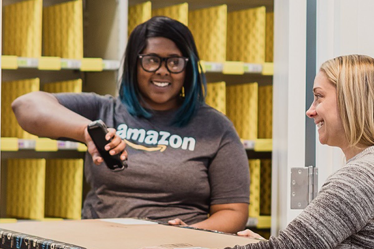 Amazon Jobs – 7 Best Entry Level Jobs At Amazon [Apply Now]