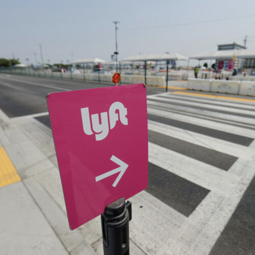 Lyft plans to display ads in app to boost their bottom line